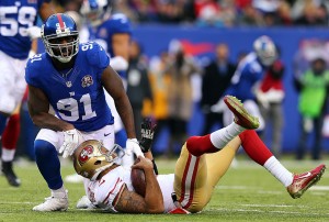 Free agent Giants DE Robert Ayers is visiting Tampa Bay - Photo by: Getty Images