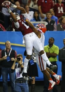 ATLANTA, GA - DECEMBER 5: Wide receiver ArDarius Stewart #13 of the Alabama Crimson Tide catches a third quarter touchdown past defensive back Vernon Hargreaves III #1 of the Florida Gators during the SEC Championship at the Georgia Dome on December 5, 2015 in Atlanta, Georgia. (Photo by Kevin C. Cox/Getty Images)