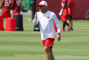 Bucs DBs coach Jon Hoke - Photo by: Cliff Welch/PR