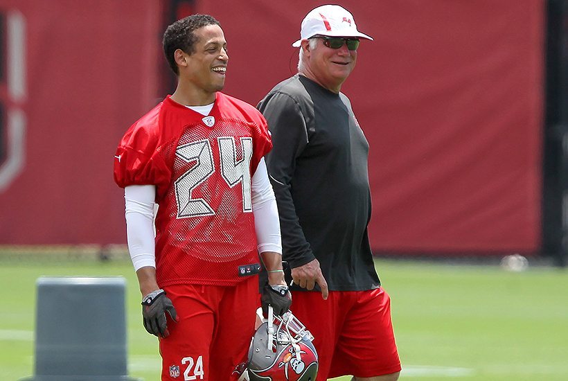 Bucs Cb Brent Grimes &Amp; Dc Mike Smith - Photo By: Cliff Welch/Pr