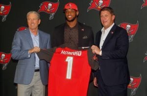 Bucs Head Coach Dirk Koetter, Te O.j. Howard, G.m. Jason Licht – Photo By: Cliff Welch/Pr