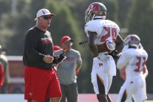Sr'S Fab 5: Ronde Still Believes In Hargreaves, Likes Bucs Rookie Cbs 8 Bucs Defensive Coordinator Mike Smith And Cb Vernon Hargreaves Iii - Photo By: Cliff Welch/Pr