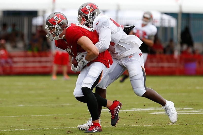 Bucs Te Cameron Brate And Mlb Kwon Alexander - Photo By: Mark Lomoglio/Pr