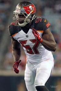Sr'S Fab 5: Bucs Must Defend The Bay; The Elusive End Zone 2 Bucs De Noah Spence - Photo By: Cliff Welch/Pr