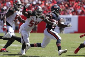 2-Point Conversion: Bucs Defense Steals The Show 2 Bucs Lb Lavonte David - Photo By; Mark Lomoglio/Pr