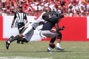 2-Point Conversion: Bucs Defense Steals The Show 5 Bucs Cb Vernon Hargreaves - Photo By: Mark Lomoglio/Pr