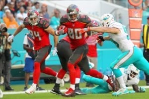 Bucs Te O.j. Howard – Photo By: Cliff Welch/Pr