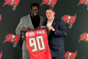 Bucs De Jason Pierre-Paul And Gm Jason Licht / Photo By: Cliff Welch/Pr