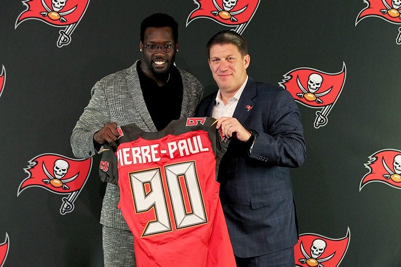 Bucs De Jason Pierre-Paul And Gm Jason Licht / Photo By: Cliff Welch/Pr