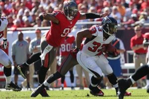 Sr'S Fab 5: Be Cautiously Optimistic About The Bucs; Toughness A Key Trait In Tampa 2 Former Bucs De Da'Quan Bowers - Photo By: Cliff Welch/Pr