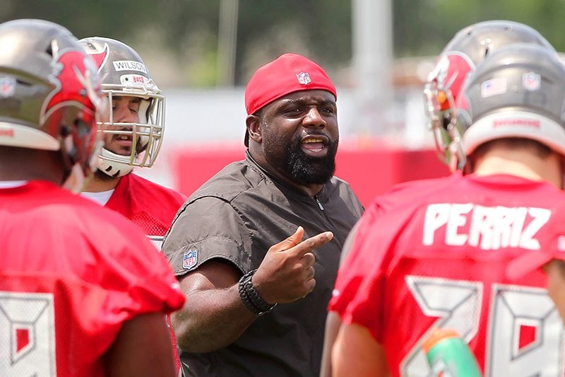 Bucs Dl Coach Brentson Buckner - Photo By: Cliff Welch/Pr