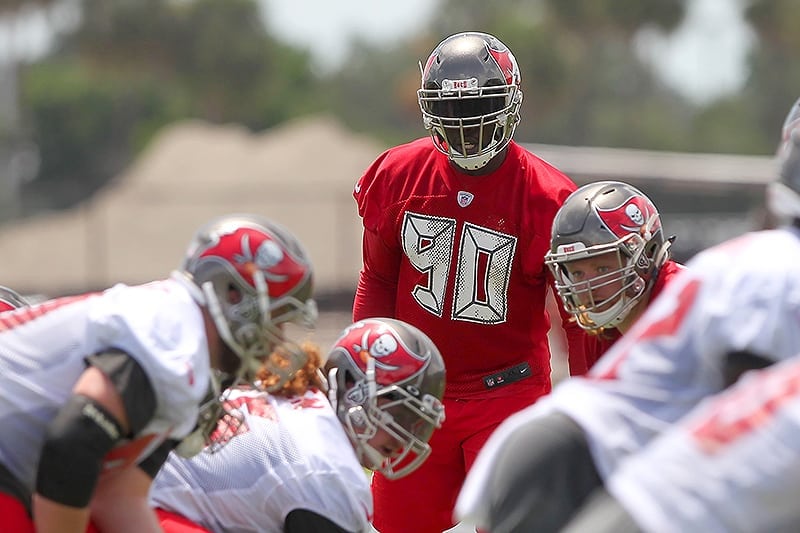 Bucs De Jason Pierre-Paul - Photo By: Cliff Welch/Pr