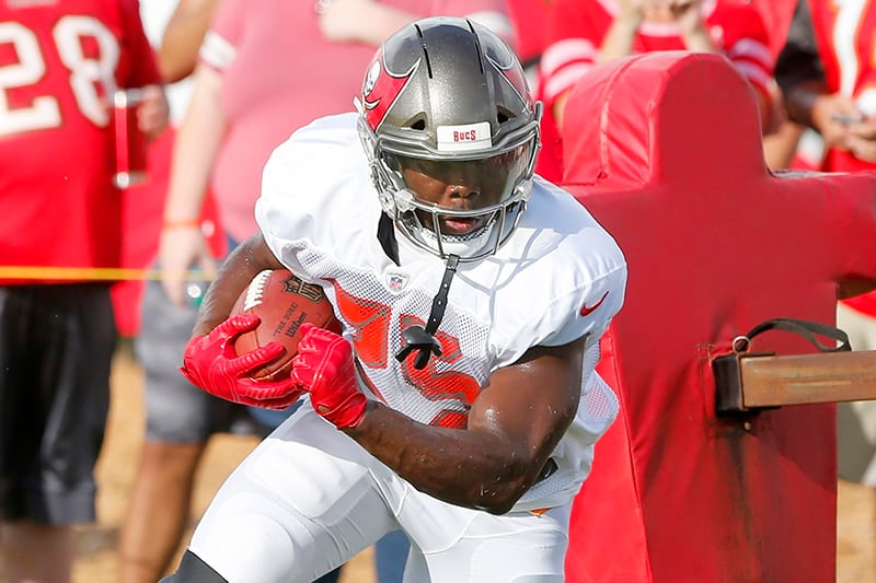 Bucs Rb Peyton Barber - Photo By: Cliff Welch/Pr