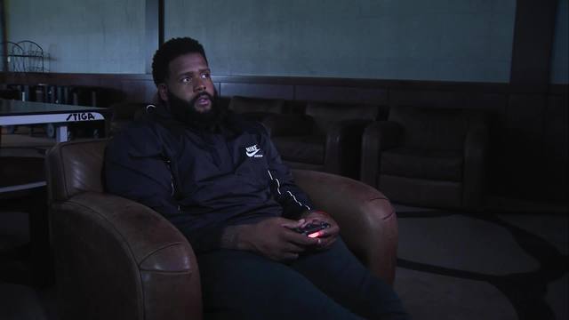 Bucs Donovan Smith Is Addicted To Fortni 0 40973993 Ver1.0 640 360