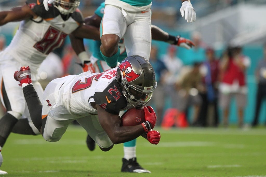 Bucs Rb Peyton Barber - Photo By: Cliff Welch/Pr