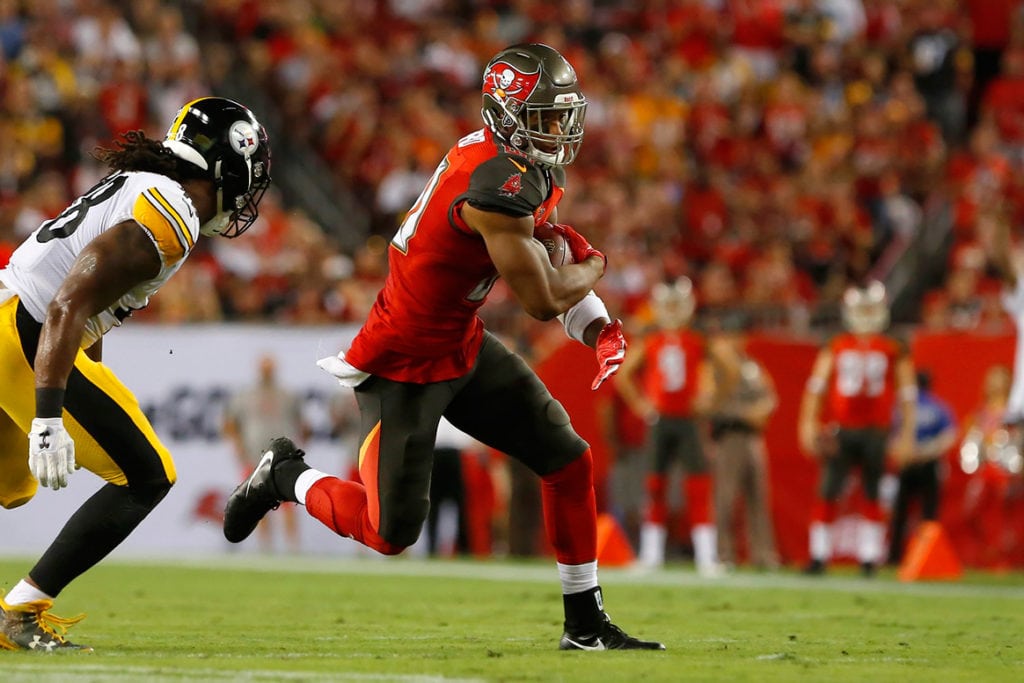 Bucs Te O.j. Howard - Photo By: Cliff Welch/Pr