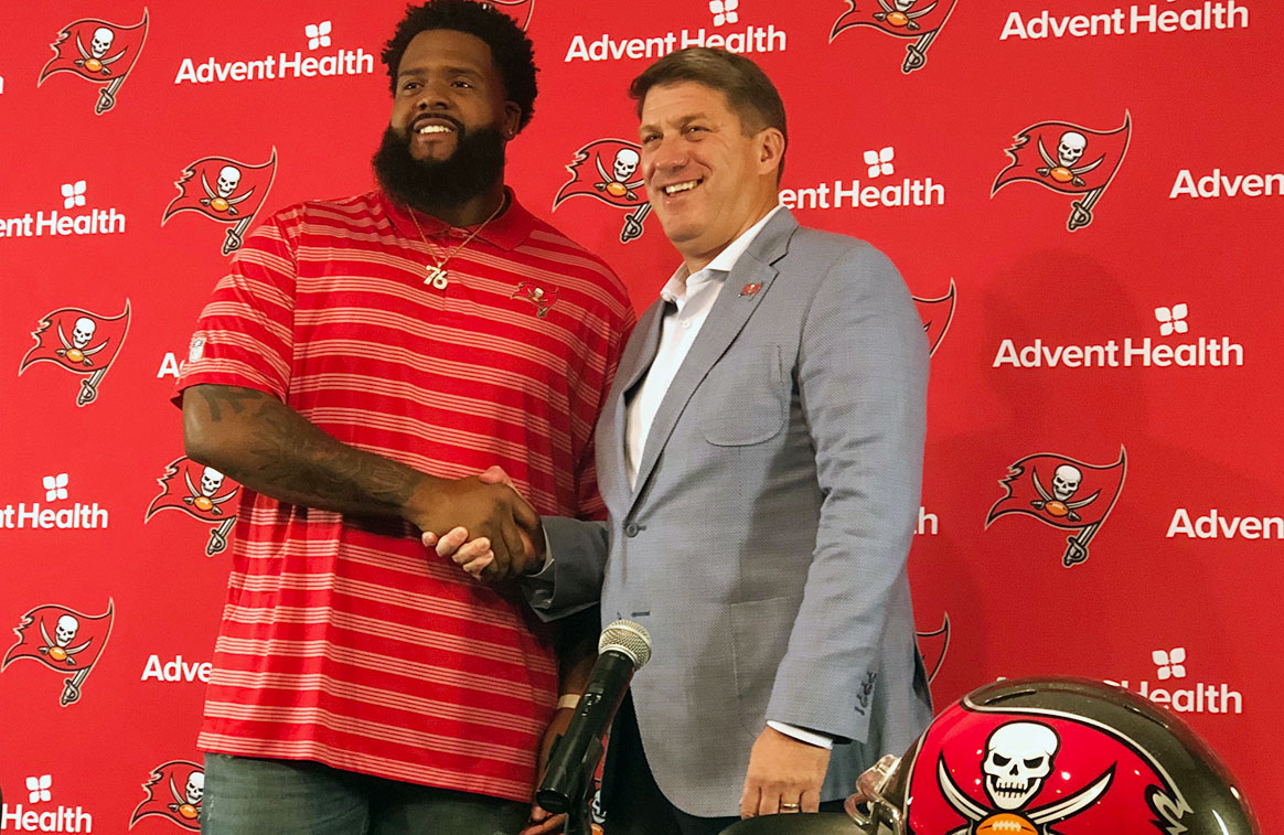 Bucs Lt Donovan Smith And Gm Jason Licht