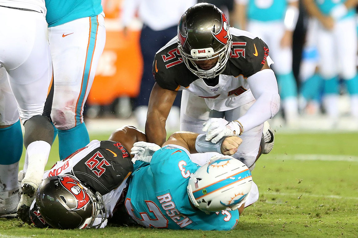 Bucs Lbs Kevin Minter And Devante Bond
