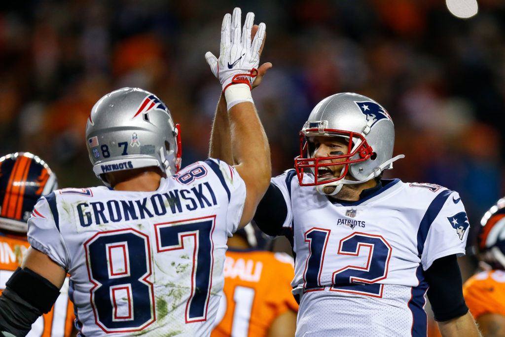 Bucs Te Rob Gronkowski And Qb Tom Brady – Photo By: Getty Images