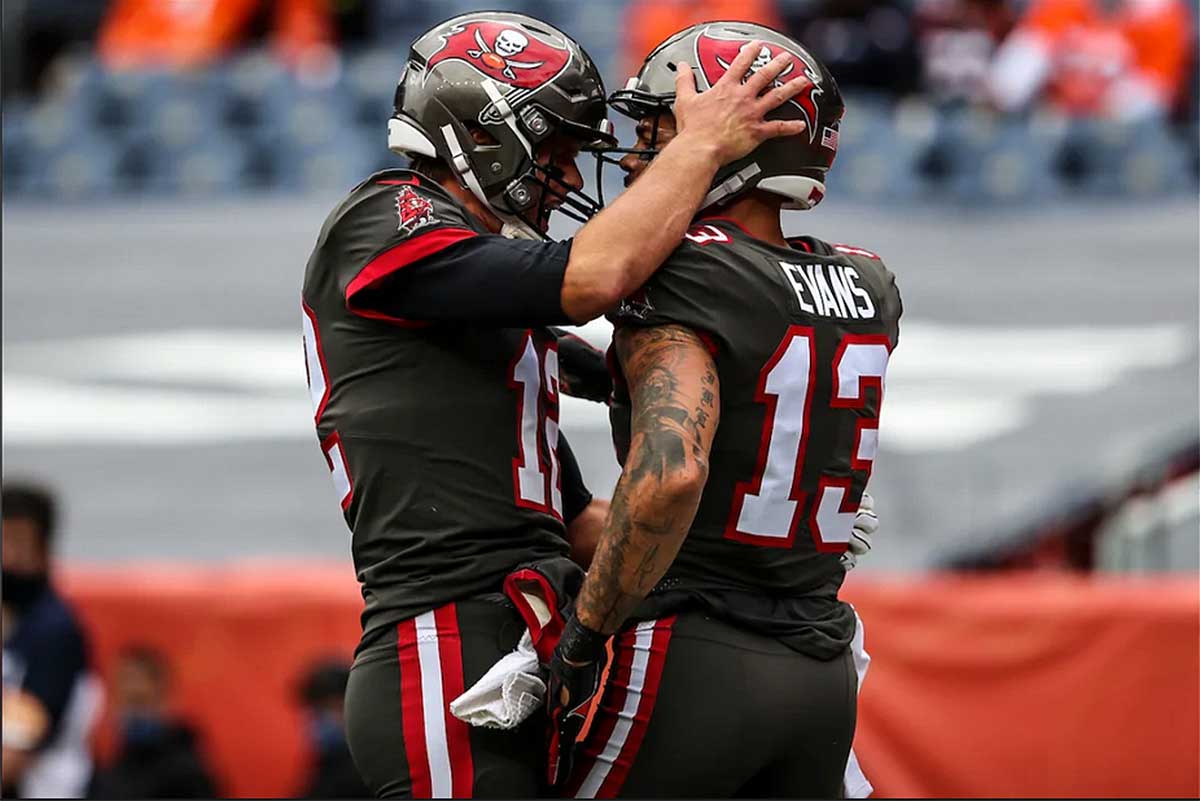 Bucs Qb Tom Brady And Wr Mike Evans