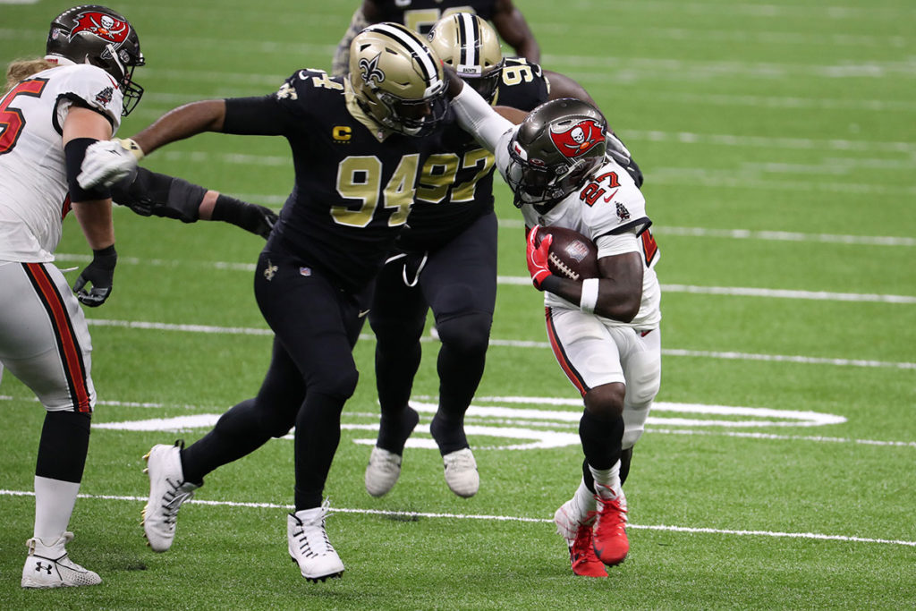 Saints De Cameron Jordan And Bucs Rb Ronald Jones Ii