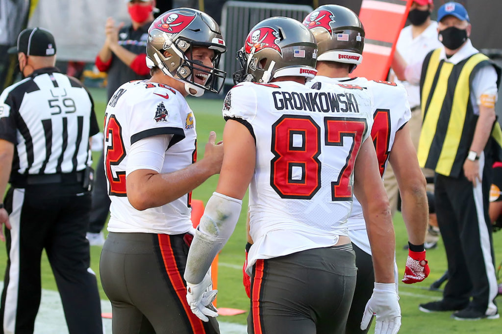 Bucs Qb Tom Brady And Te Rob Gronkowski