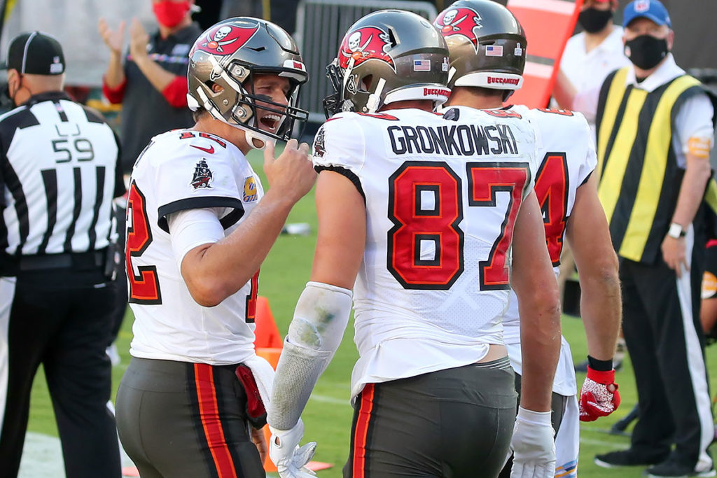 Bucs Qb Tom Brady And Te Rob Gronkowski