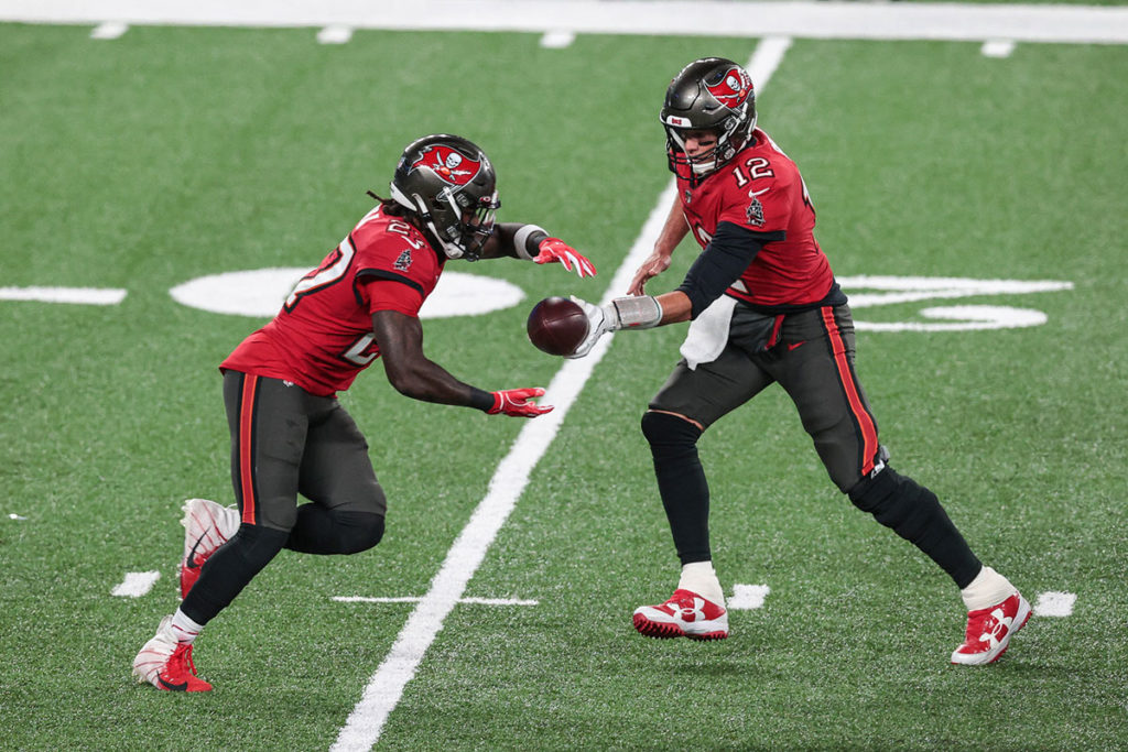 Bucs Rb Ronald Jones Ii And Qb Tom Brady