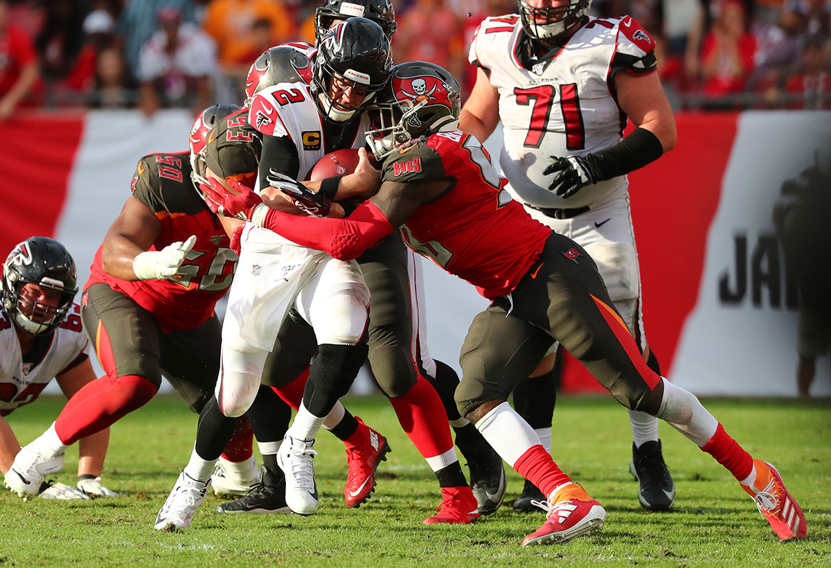 Bucs Olb Shaq Barrett And Qb Matt Ryan