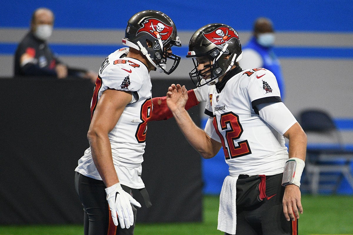 Bucs Te Rob Gronkowski And Qb Tom Brady