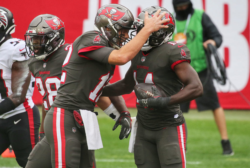 Bucs Qb Tom Brady And Wr Chris Godwin