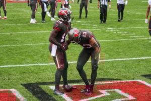 2-Point Conversion: Evans Makes History Before Knee Injury In Bucs' Win 7 Bucs Wrs Mike Evans And Chris Godwin