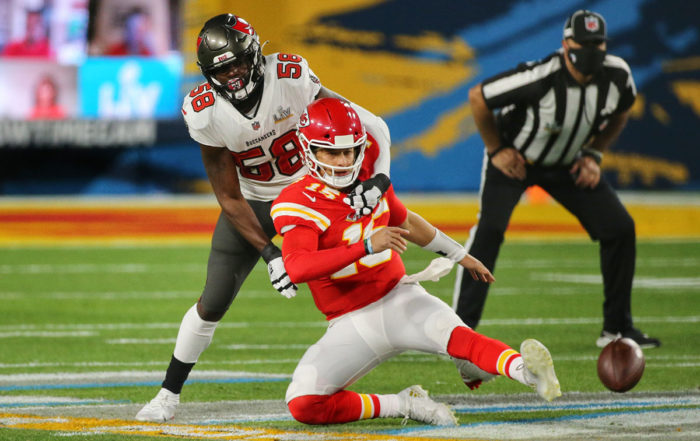 Bucs Olb Shaq Barrett And Chiefs Qb Patrick Mahomes
