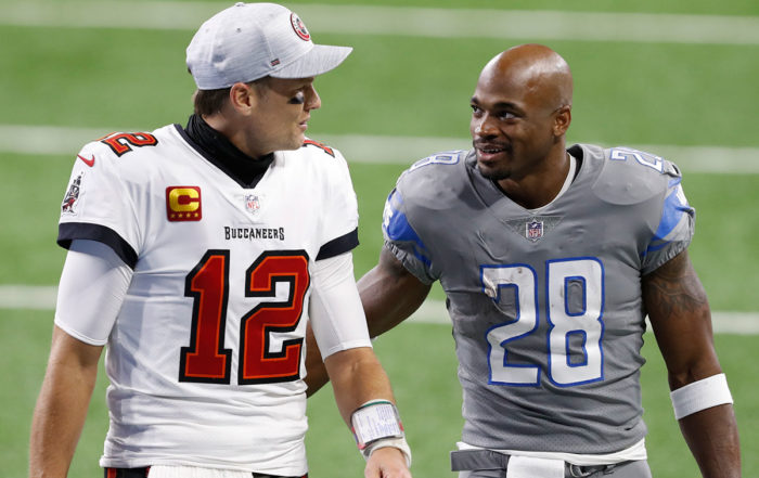 Bucs Qb Tom Brady And Lions Rb Adrian Peterson