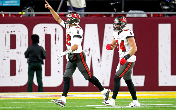 Bucs Qb Tom Brady And Te Cameron Brate