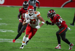Bucs Monday Mailbag: Stopping Kelce, Ranking Packers Win, Brady Walk-Off? 2 Te Travis Kelce