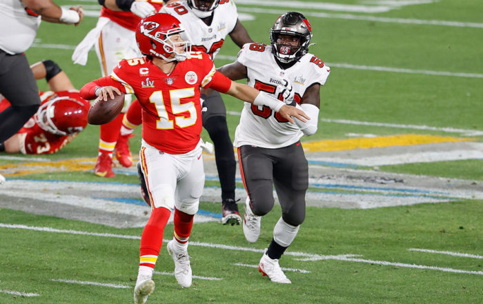 Bucs Olb Shaquil Barrett And Chiefs Qb Patrick Mahomes