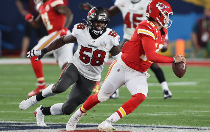 Bucs Olb Shaquil Barrett And Chiefs Qb Patrick Mahomes