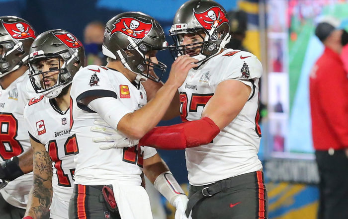Bucs Qb Tom Brady And Te Rob Gronkowski