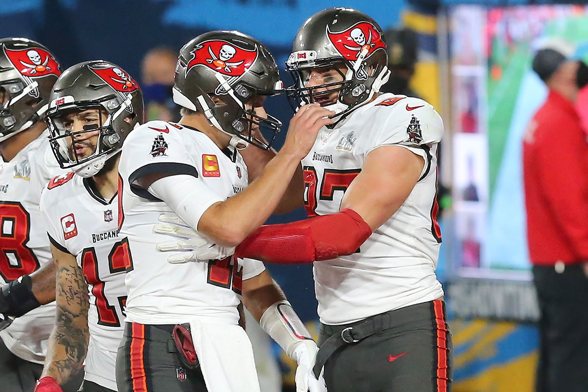 Bucs Qb Tom Brady And Te Rob Gronkowski