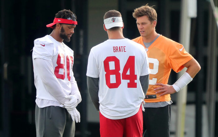 New Homepage 3 Bucs Qb Tom Brady And Tes O.j. Howard And Cameron Brate