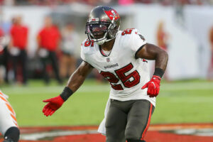 Pewter Preview And Predictions: Bucs Vs. Cowboys 7 Bucs Rb Giovani Bernard