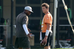 Bucs Oc Byron Leftwich And Qb Tom Brady