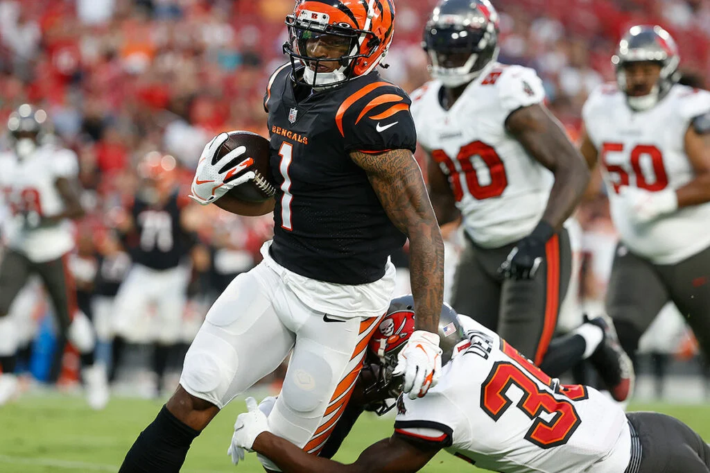 Bucs Cb Jamel Dean And Bengals Wr Ja'Marr Chase