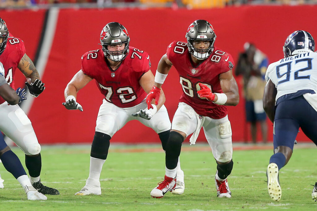 Bucs Ot Josh Wells And Te Oj Howard