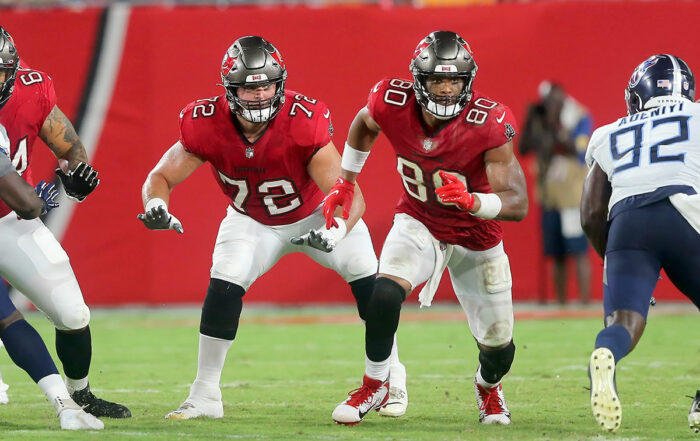 Bucs Ot Josh Wells And Te Oj Howard