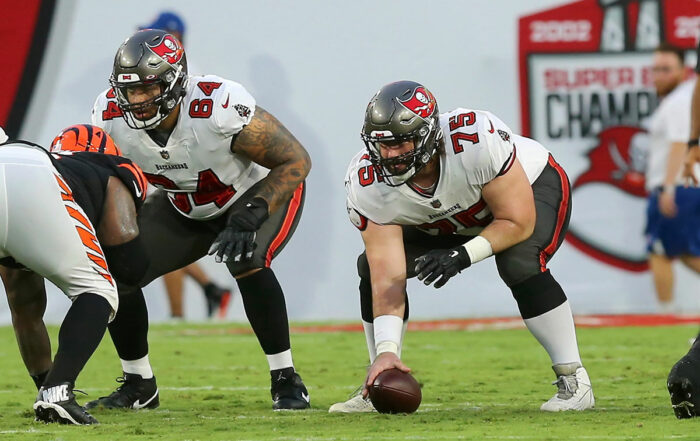 Bucs Rg Aaron Stinnie And C John Molchon