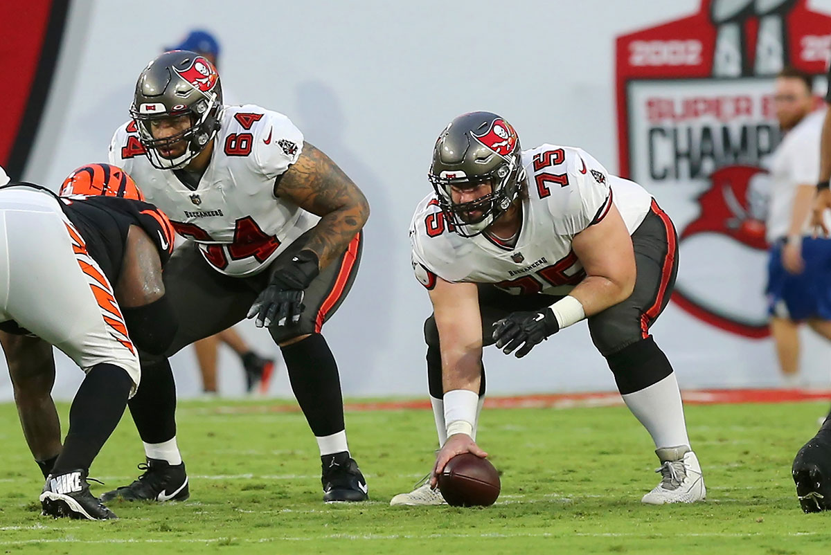 Bucs Rg Aaron Stinnie And C John Molchon