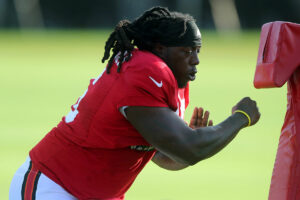 Bucs Camp Insider 8-10: Tryon Terrorizes Practice 3 Bucs Dt Rakeem Nunez-Roches