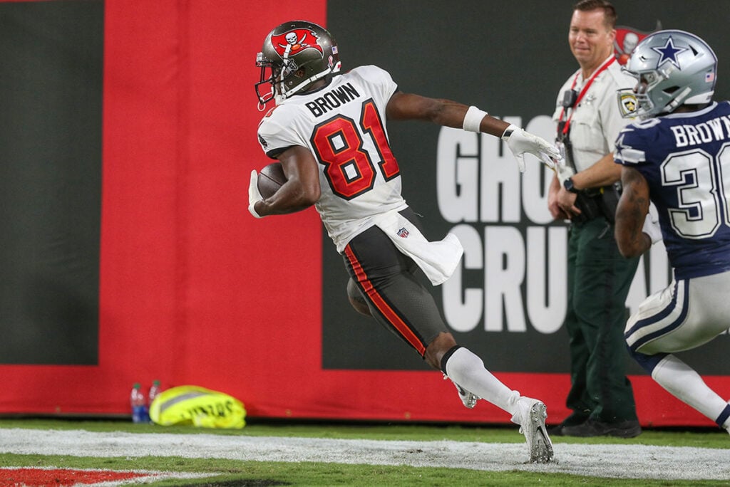 Bucs Wr Antonio Brown - Photo By: Cliff Welch/Pr